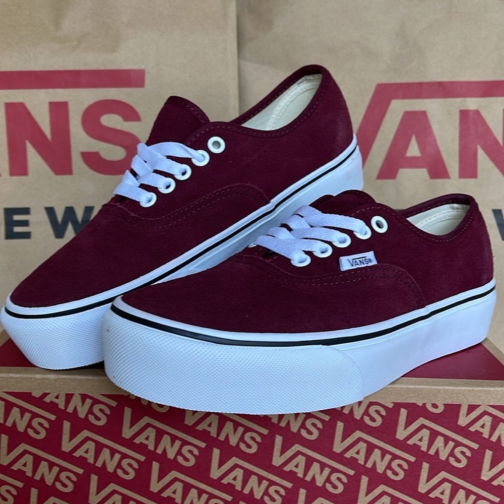 Vans WMNS Authentic Platfor
(Suede) Port Royale/True
VN0ARAVRJNR Platforms - Picture 4 of 16